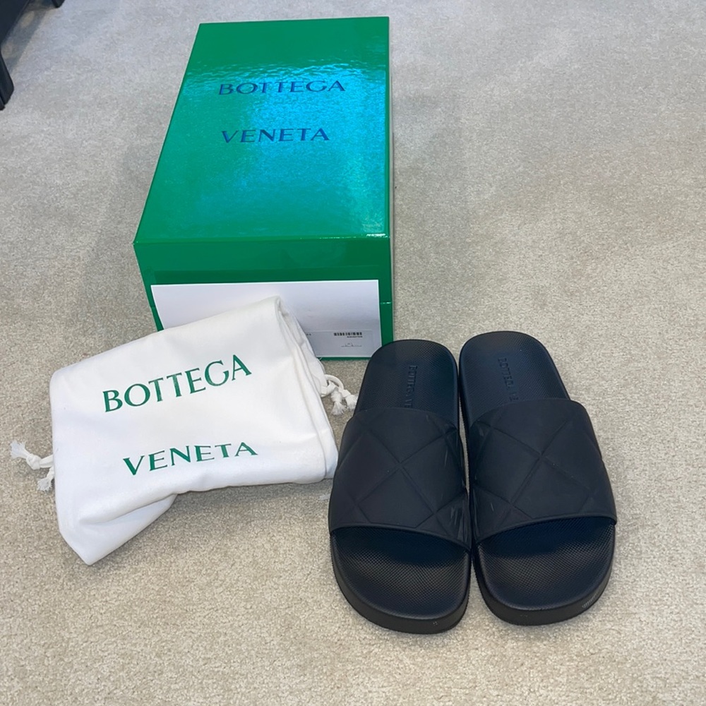 Bottega Veneta black Matt Rubber slider